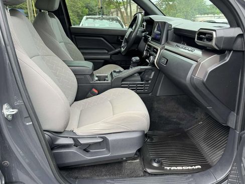 Used 2025 Toyota Tacoma SR5 AWD/4WD image 14