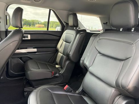Used 2024 Ford Explorer XLT w/ Equipment Group 202A AWD/4WD image 27