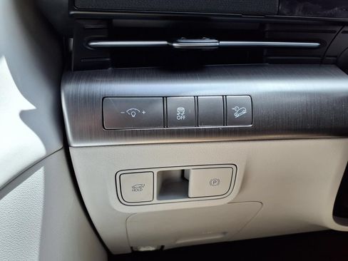Used 2024 Hyundai Kona Limited FWD image 23