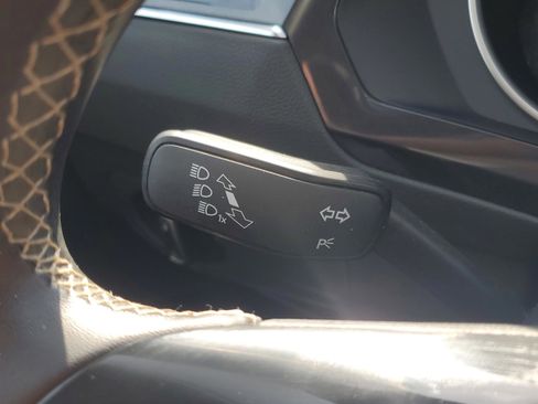 Used 2021 Volkswagen Tiguan SE image 21