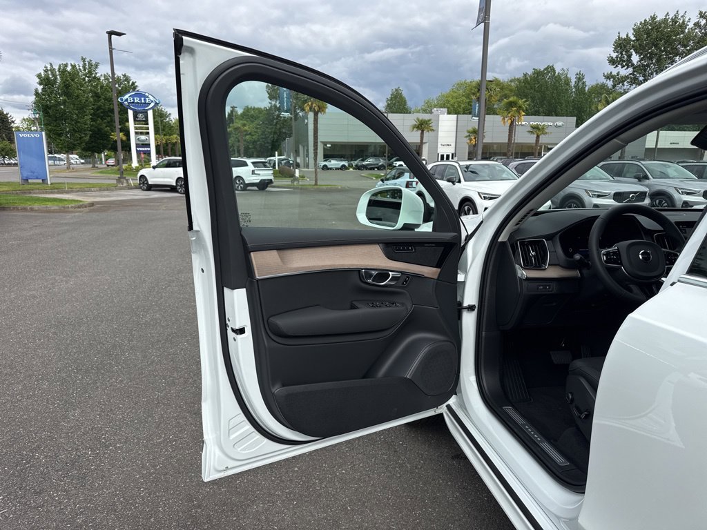 New 2026 Volvo XC90 T8 Plus w/ Protection Package AWD/4WD image 10