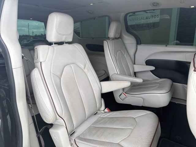 Used 2020 Chrysler Pacifica Limited FWD image 15