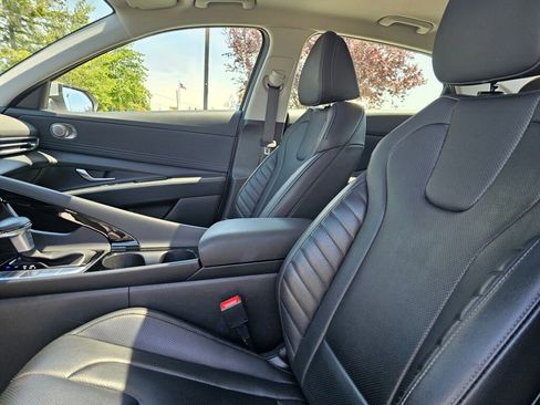 Used 2025 Hyundai Elantra Limited FWD image 25