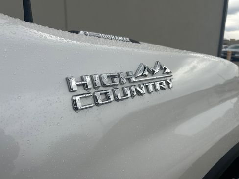 Used 2024 Chevrolet Silverado 2500 High Country w/ Technology Package AWD/4WD image 3