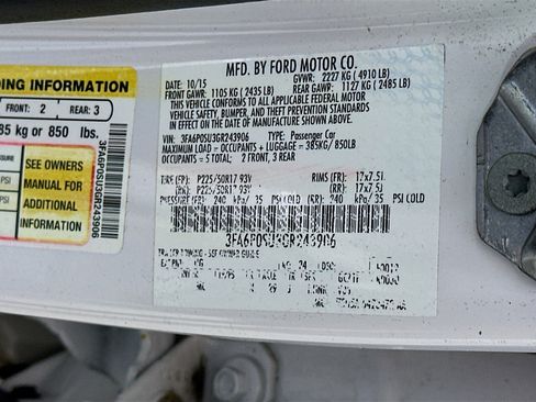 Used 2016 Ford Fusion Energi Titanium FWD image 12