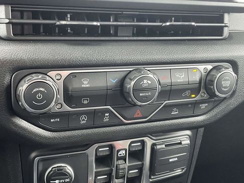 New 2026 Jeep Gladiator Sport AWD/4WD image 36