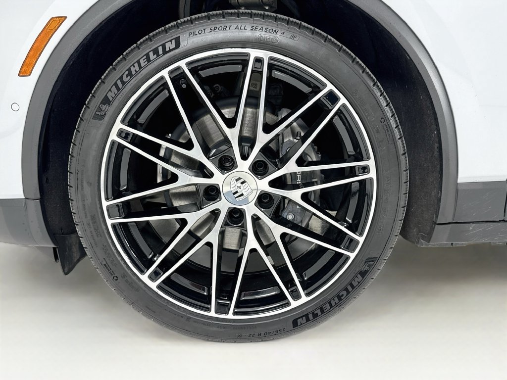 Certified 2024 Porsche Macan 4 Electric AWD/4WD image 32