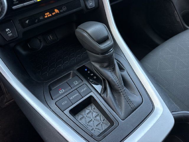 Used 2025 Toyota RAV4 XLE FWD image 20
