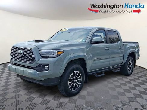 Used 2022 Toyota Tacoma TRD Sport AWD/4WD image 3