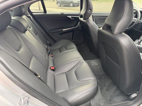 Used 2017 Volvo S60 T5 Inscription image 17