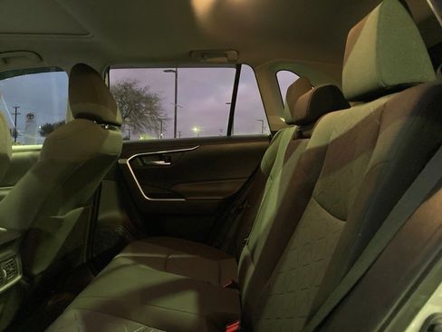 Used 2021 Toyota RAV4 XLE w/ Convenience Package image 11