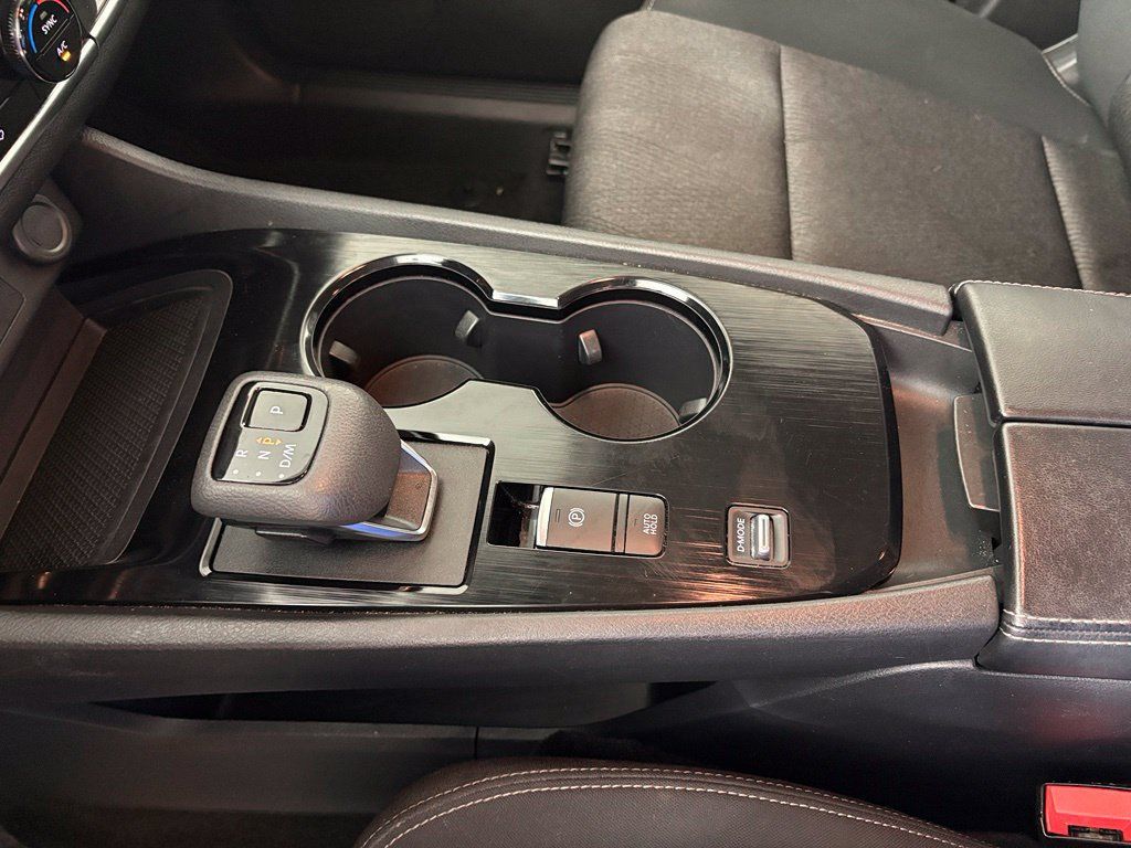Used 2024 Nissan Rogue SV FWD image 30