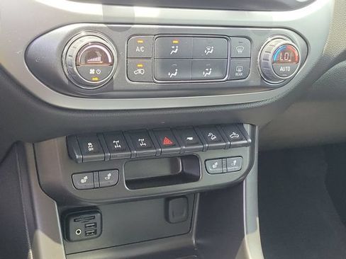 Used 2022 Chevrolet Colorado ZR2 AWD/4WD image 32