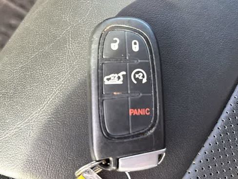 Used 2019 Jeep Cherokee Trailhawk AWD/4WD image 30