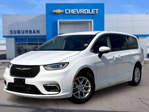 Used 2023 Chrysler Pacifica Touring-L FWD image 1