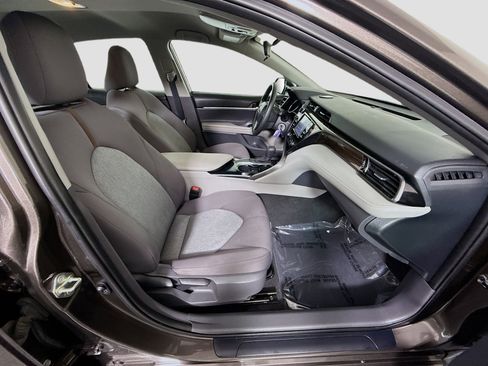Used 2020 Toyota Camry LE image 28