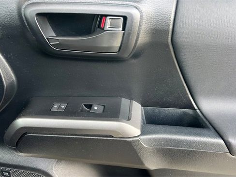 Used 2017 Toyota Tacoma TRD Sport image 20