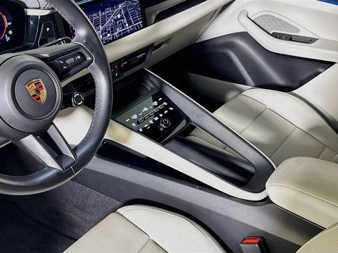 Certified 2025 Porsche Macan 4S Electric AWD/4WD image 21