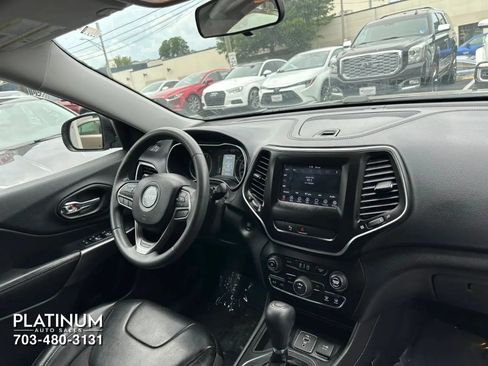 Used 2020 Jeep Cherokee Latitude Plus FWD image 13