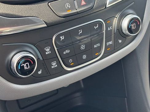 Used 2024 Chevrolet Equinox LT FWD image 28