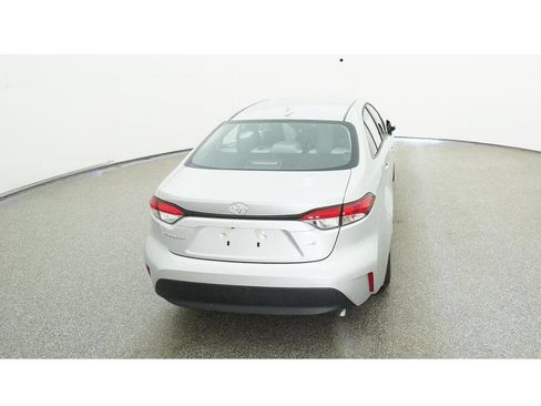 Used 2025 Toyota Corolla LE FWD image 8