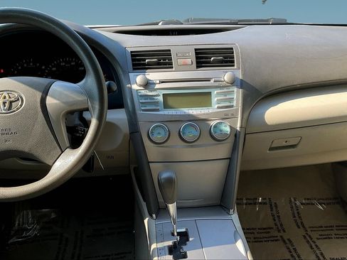 Used 2009 Toyota Camry LE FWD image 9
