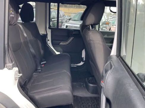 Used 2018 Jeep Wrangler Unlimited Sport S image 13