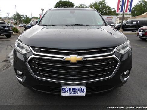 Used 2019 Chevrolet Traverse LT w/ LT Premium Package AWD/4WD image 2