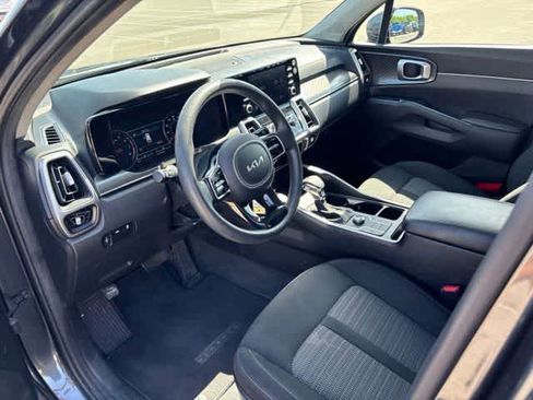 Used 2022 Kia Sorento LX FWD image 9