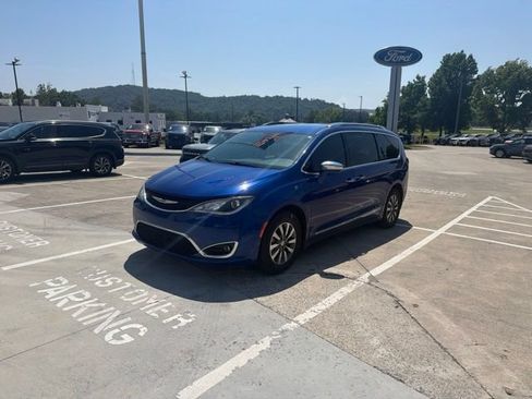 Used 2020 Chrysler Pacifica Limited FWD image 4