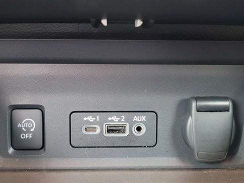 Used 2024 Nissan Sentra SR w/ SR Premium Package FWD image 25
