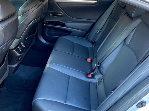 Used 2022 Lexus ES 350 F Sport image 10