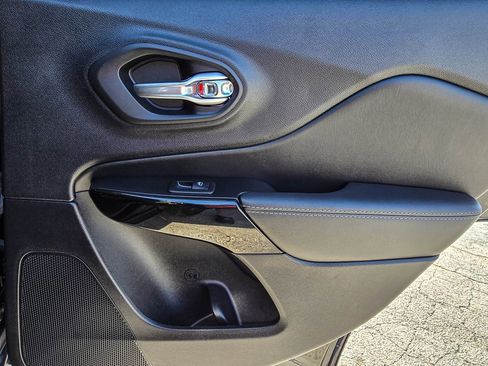 Used 2023 Jeep Cherokee Altitude Lux image 34