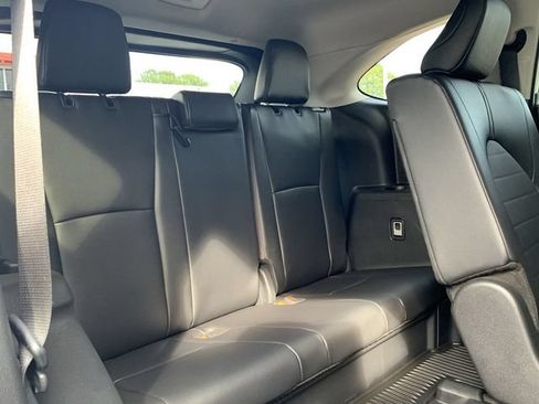 Used 2025 Toyota Highlander XLE FWD image 37