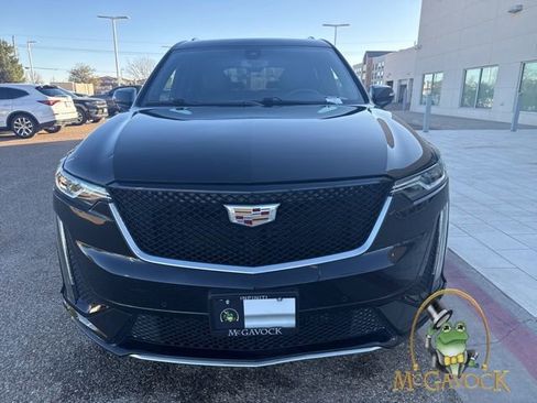 Used 2022 Cadillac XT6 Sport image 2