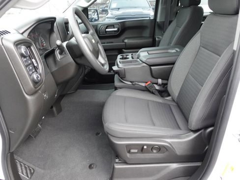 Used 2023 Chevrolet Silverado 1500 Custom image 17