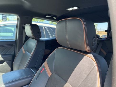 Used 2023 GMC Canyon AT4 w/ AT4 Premium Package image 18