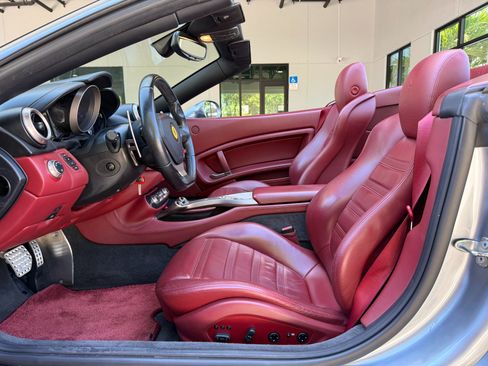 Used 2010 Ferrari California RWD image 32