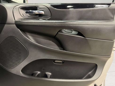 Used 2016 Dodge Grand Caravan SE FWD image 29