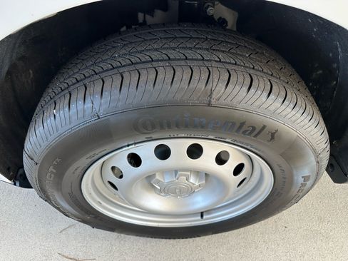Certified 2025 Ford Maverick XL FWD image 5