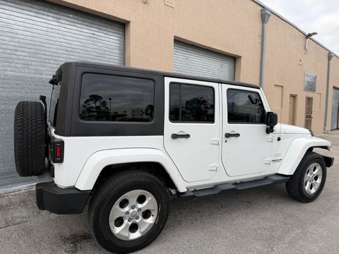 Used 2014 Jeep Wrangler Unlimited Sahara AWD/4WD image 11