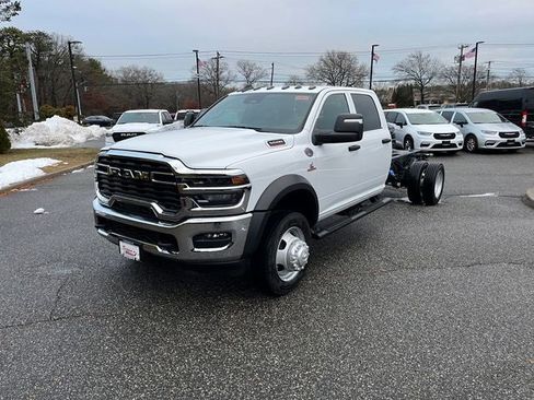 New 2026 RAM 5500 Tradesman w/ Chrome Appearance Group image 2