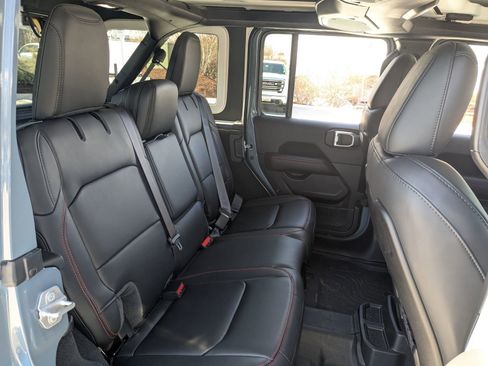 Used 2025 Jeep Wrangler Unlimited Rubicon image 20