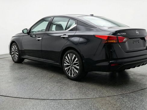 Used 2025 Nissan Altima 2.5 SV FWD image 6