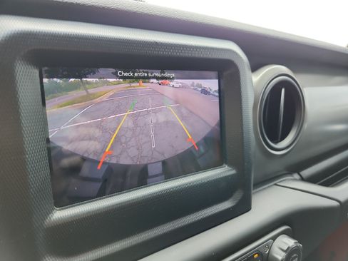 Used 2018 Jeep Wrangler Unlimited Sport S AWD/4WD image 16