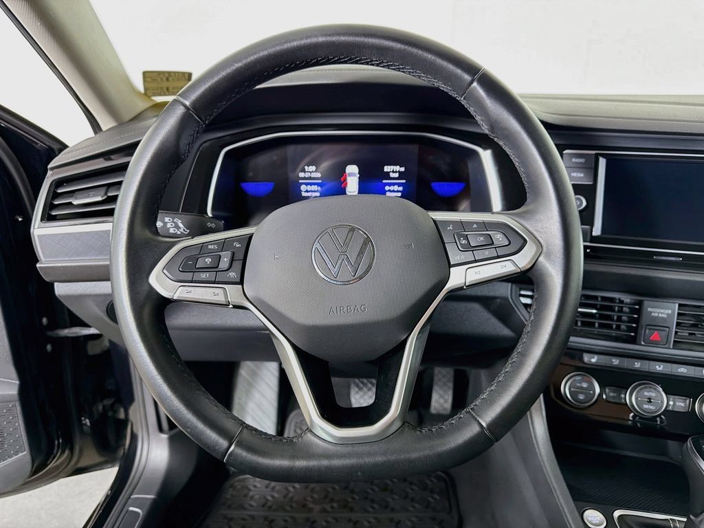 Used 2024 Volkswagen Jetta SE FWD image 13