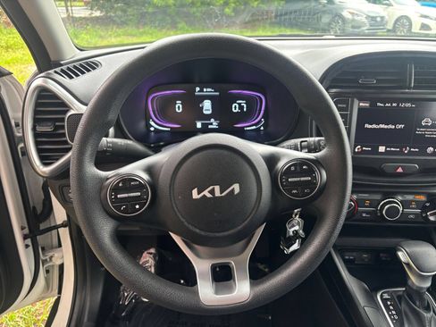 Used 2025 Kia Soul LX w/ LX Technology Package FWD image 27