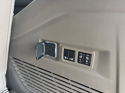 New 2026 GMC Yukon Denali w/ Sun & Power Step Package image 7