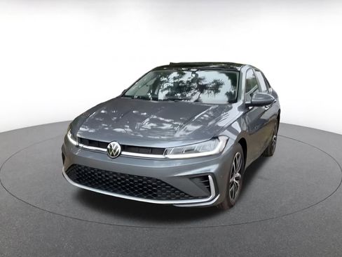 Used 2025 Volkswagen Jetta SE image 8