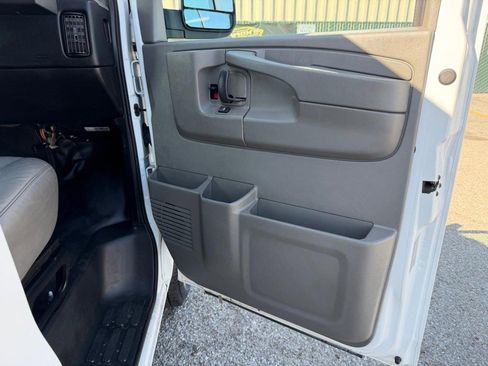 Used 2014 GMC Savana 3500 image 26